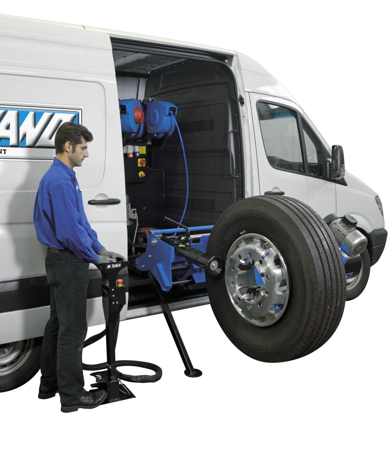 Шиномонтажный станок с рамой для моб. комплекса для колес г/а Giuliano S561Tyrechanger and frame